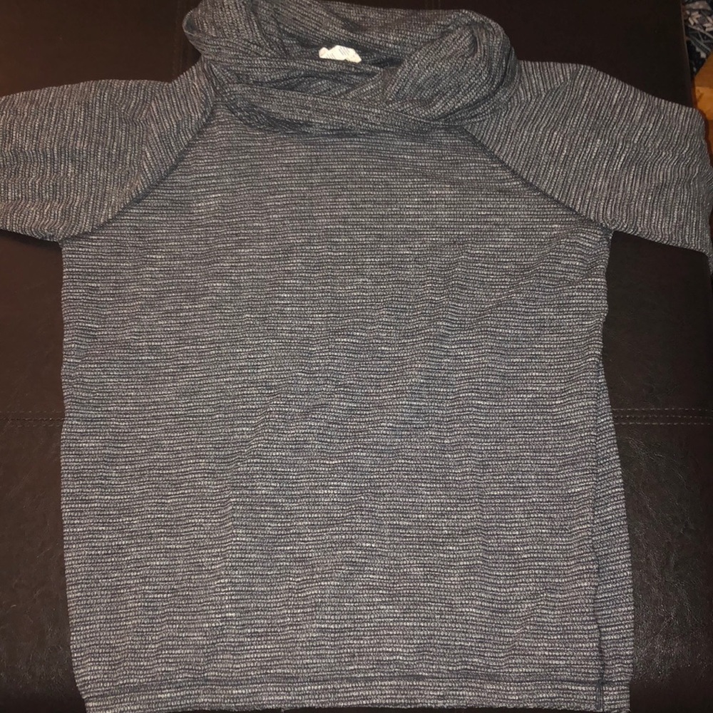 LULULEMON pullover